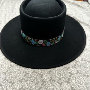 Olive and Pique wide brim black